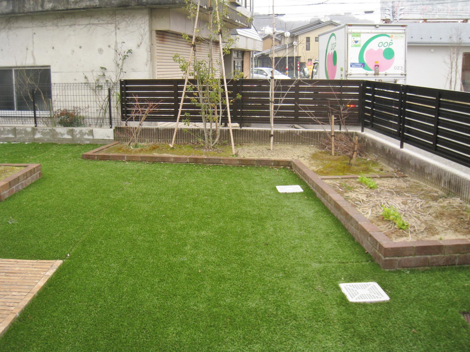 あなたのお庭はコンクリ 芝生 砂利 メリットとデメリットまとめ ブログ グリーングローブ L 富山市の庭づくりとエクステリア