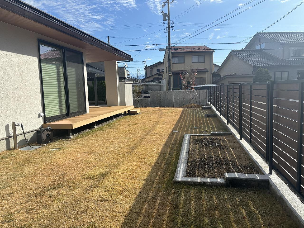 無機質×自然のお庭