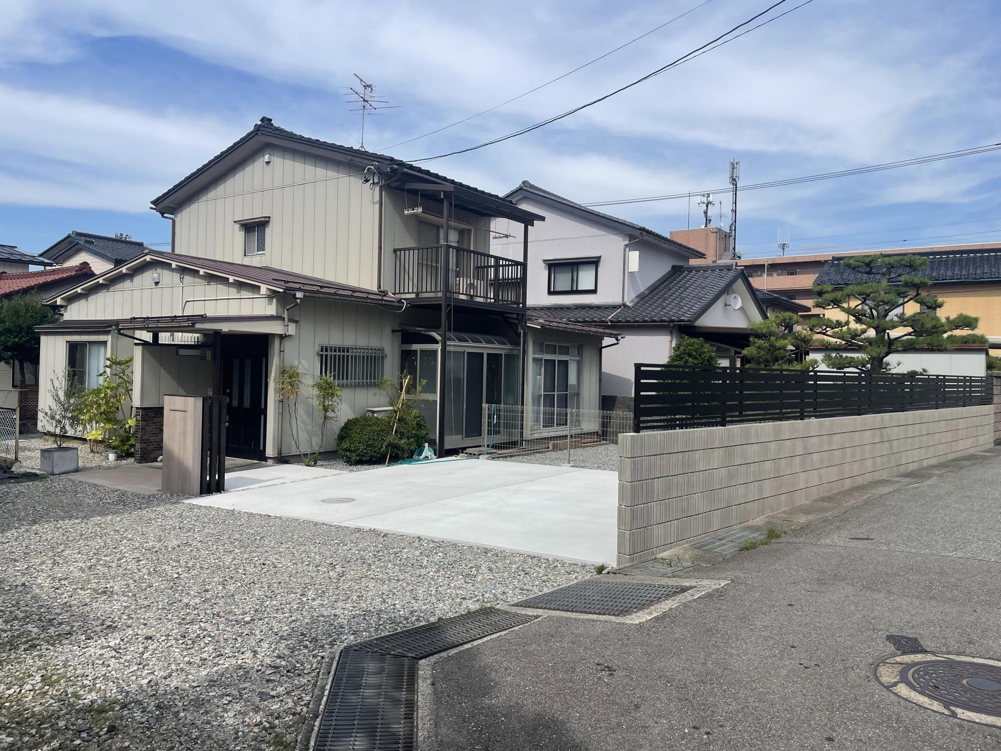 使いやすさとデザイン性を両立した、シンプルモダンな外構プラン