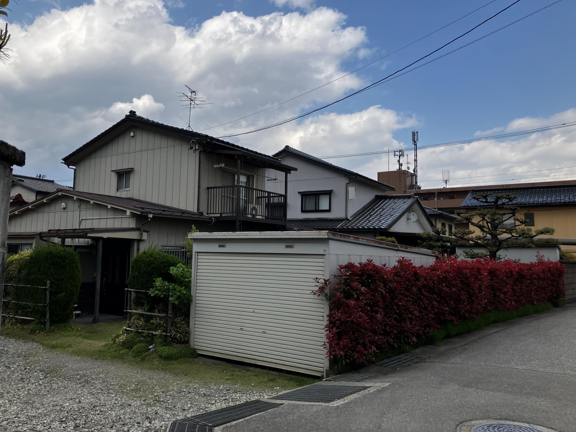 使いやすさとデザイン性を両立した、シンプルモダンな外構プラン