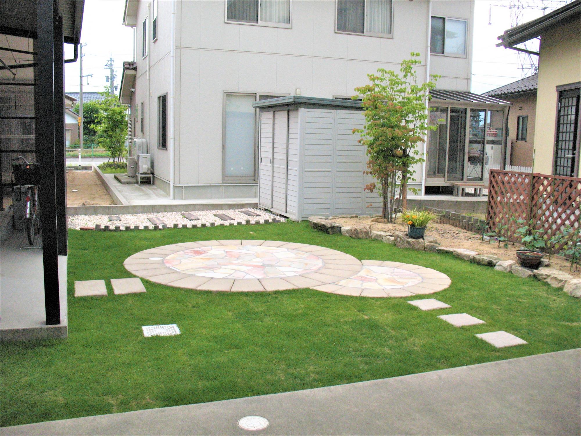 タイルを庭に使うメリットとは タイルでエクステリアをグレードアップ ブログ グリーングローブ L 富山県の外構 庭づくりとエクステリア