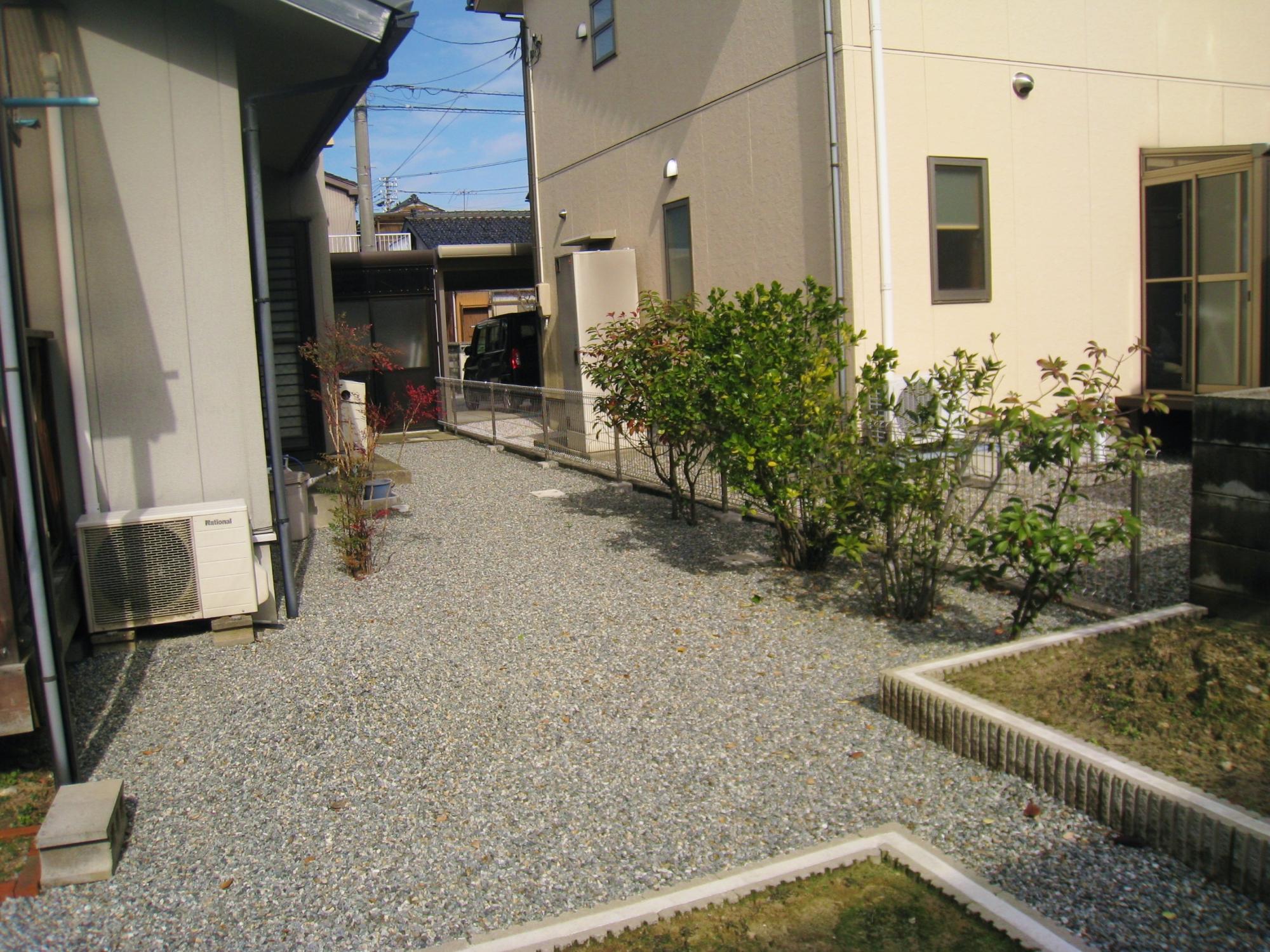 あなたのお庭はコンクリ 芝生 砂利 メリットとデメリットまとめ ブログ グリーングローブ L 富山県の庭づくりとエクステリア