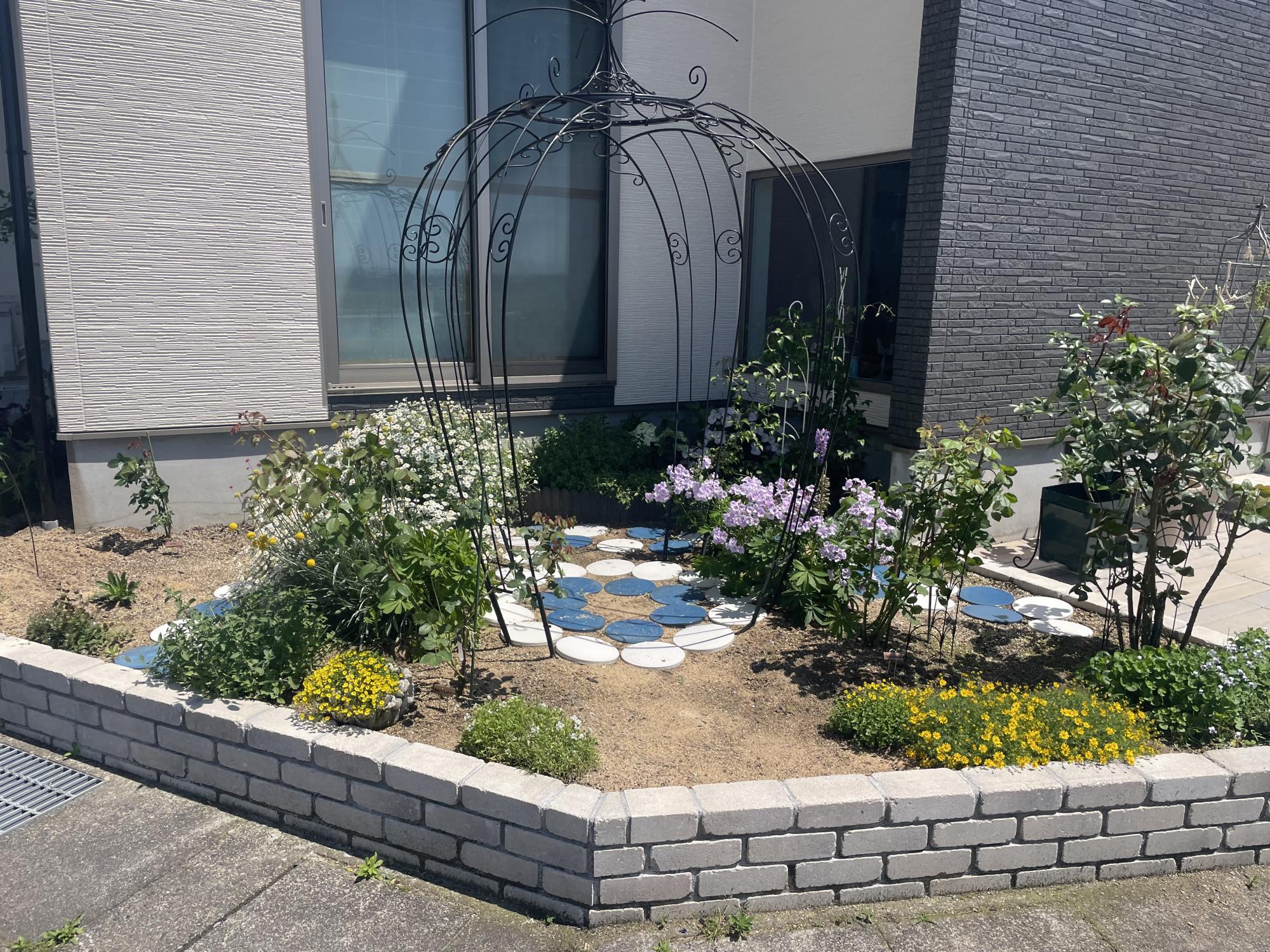 バラを楽しむイングリッシュガーデン