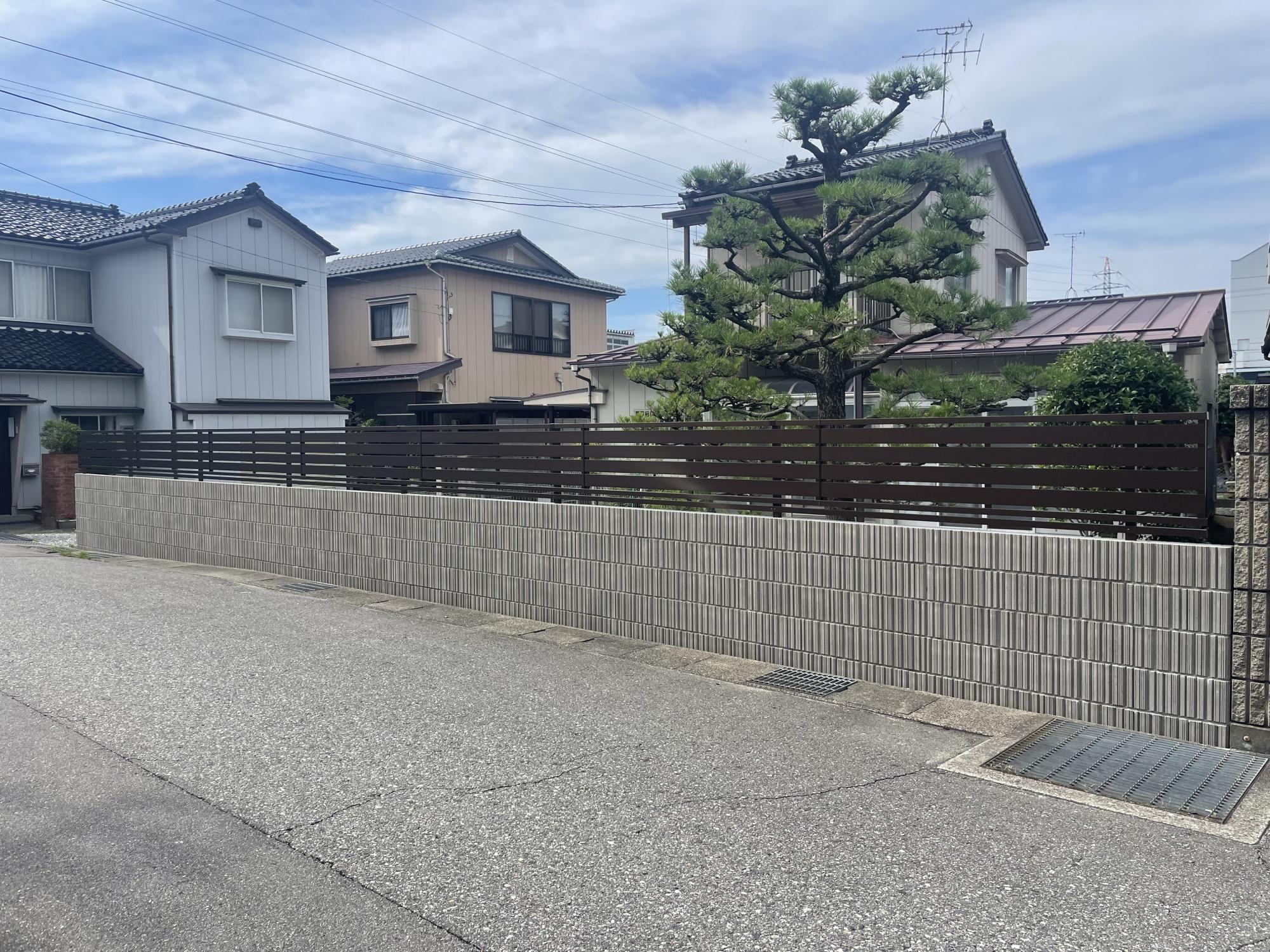 使いやすさとデザイン性を両立した、シンプルモダンな外構プラン